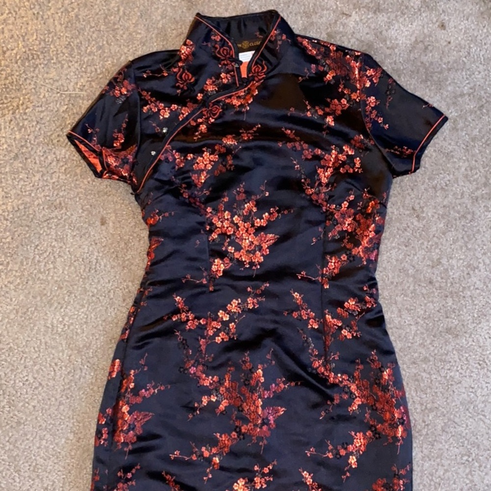 Dress - Picture 3 of 3